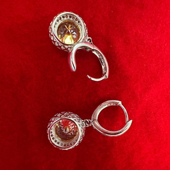 NWOT Gorgeous Canary Crystal Earrings - Picture 2 of 4